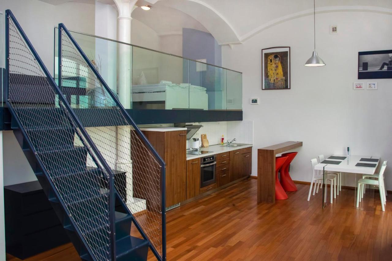 Modern Apartment With Terrace And Air Conditioning Prague Exterior photo